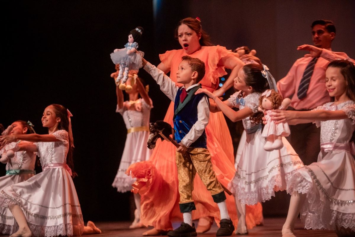 Espetáculo “O Quebra Nozes” encanta mais de 3 mil pessoas no Teatro Adamastor