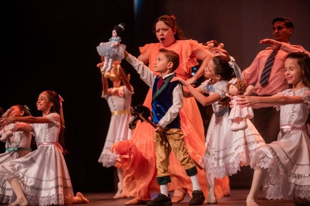 Espetáculo “O Quebra Nozes” encanta mais de 3 mil pessoas no Teatro Adamastor