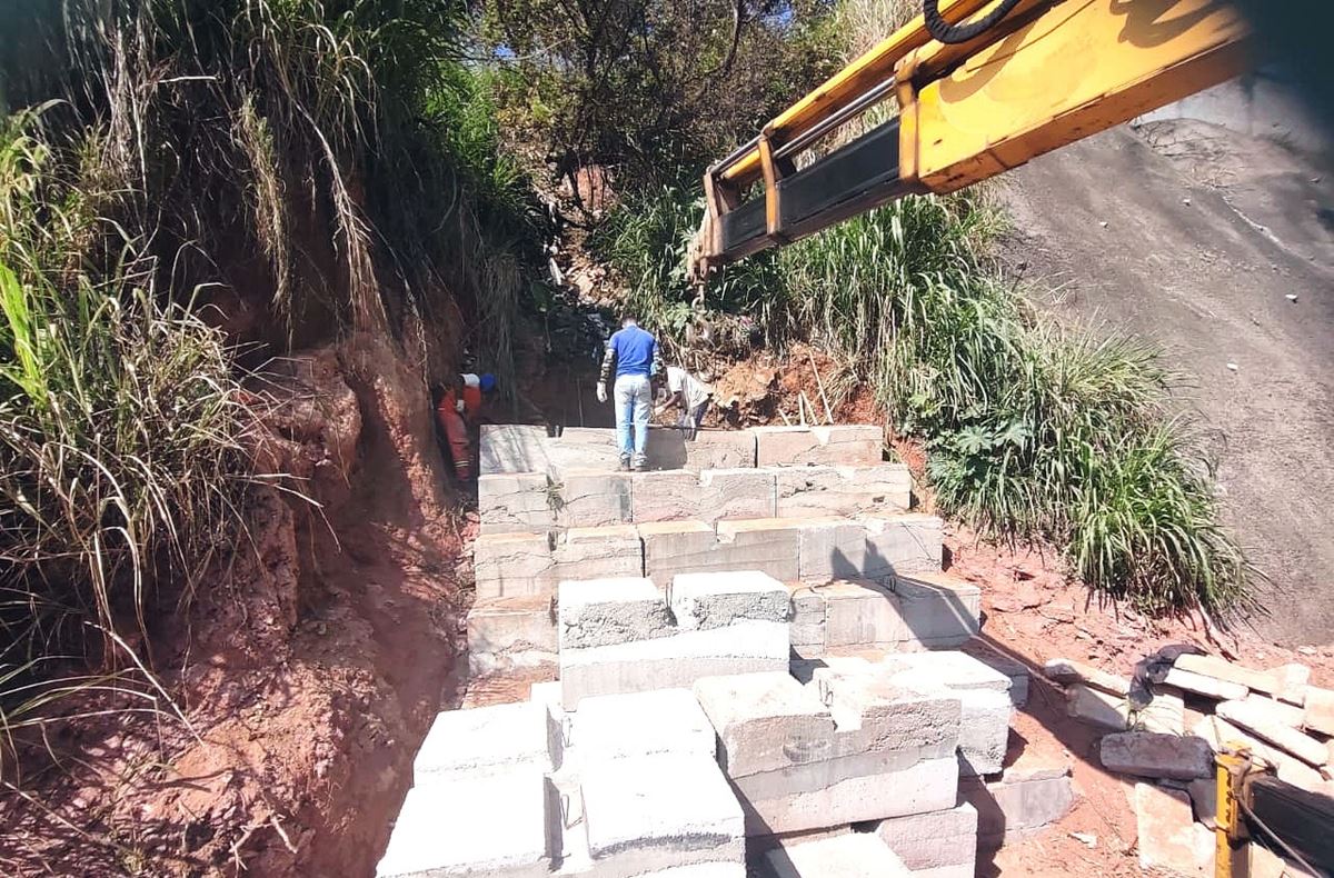 Prefeitura implanta galeria em trecho da Estrada do Itaim