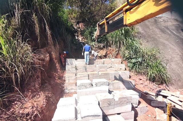 Prefeitura implanta galeria em trecho da Estrada do Itaim