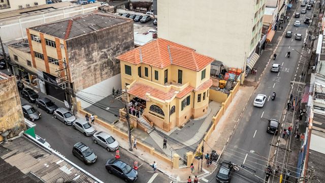 Casarão da Nossa História celebra 100 anos com inauguração das luzes de Natal