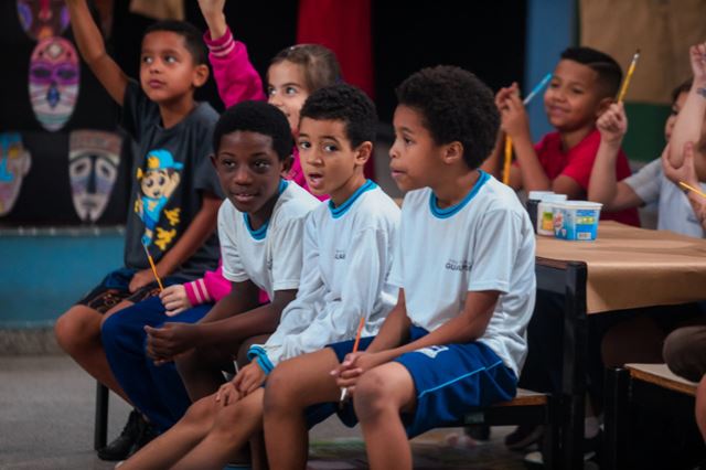 Literatura e afrofuturismo são temas de encontro com professores e alunos da rede municipal