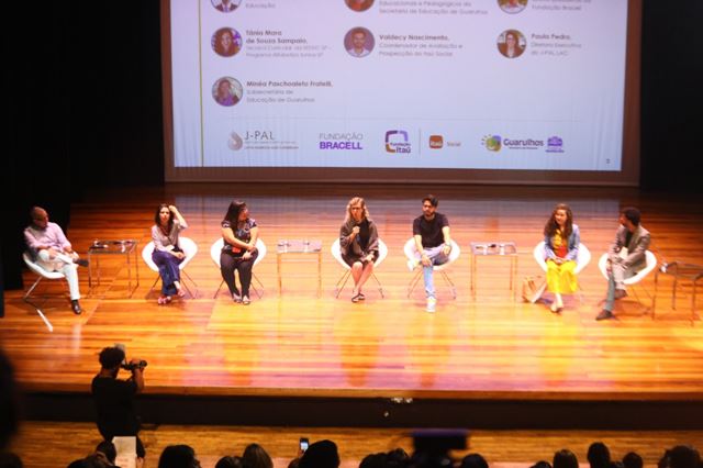 Seminário no CEU Ponte Alta debate o brincar como linguagem da infância
