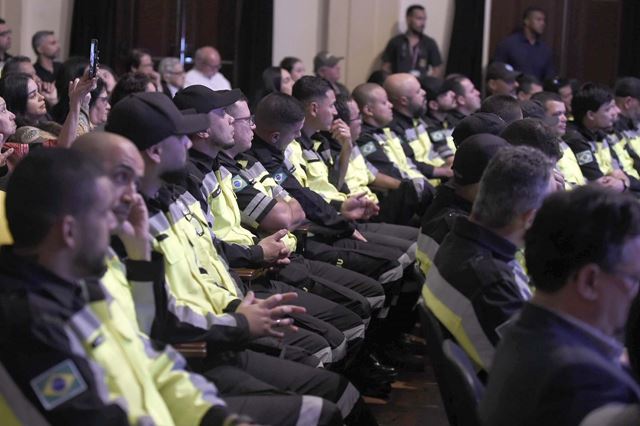 Guarulhos forma 27 novos agentes de transporte e trânsito