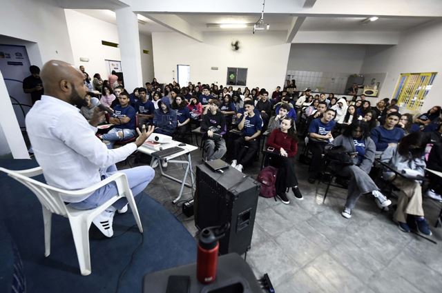 Prefeitura promove Semana da Juventude pela Igualdade com palestras para jovens aprendizes