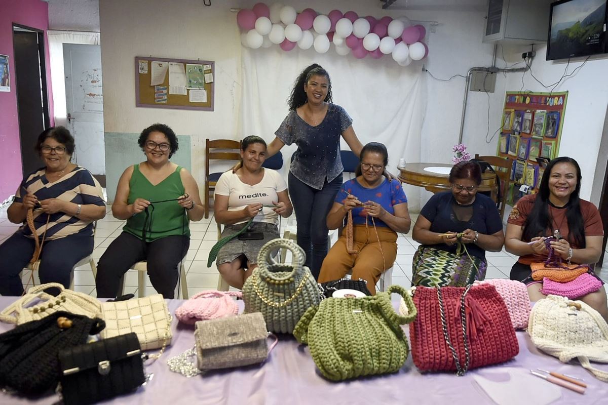 Prefeitura inicia oficina de bolsas em crochê nas Casas da Mulher para novas turmas