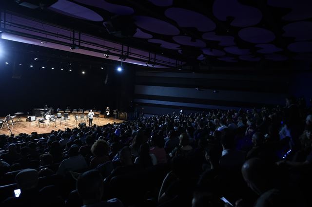 Grupos infantis do Conservatório Municipal encantam mais de 600 pessoas no Adamastor