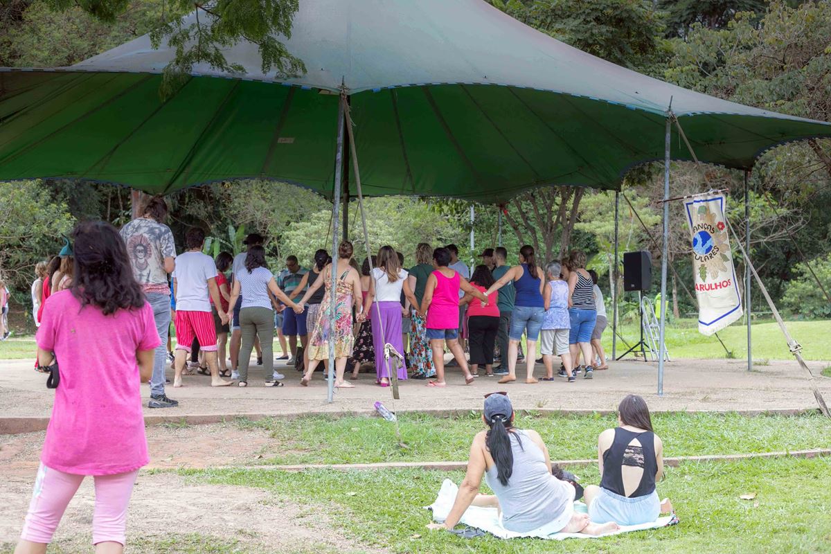 Oficina de Danças Circulares do Bosque Maia celebra Outubro Rosa neste domingo