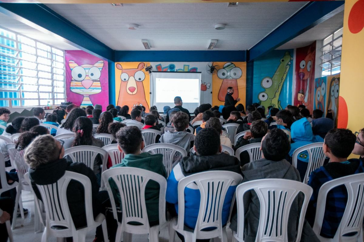 EPG Cesar Lattes recebe projeto que incentiva práticas de consumo consciente
