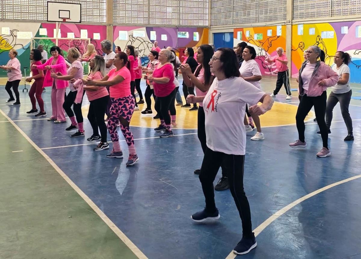 Alunas do CEU Vila São Rafael participam de atividades do Outubro Rosa