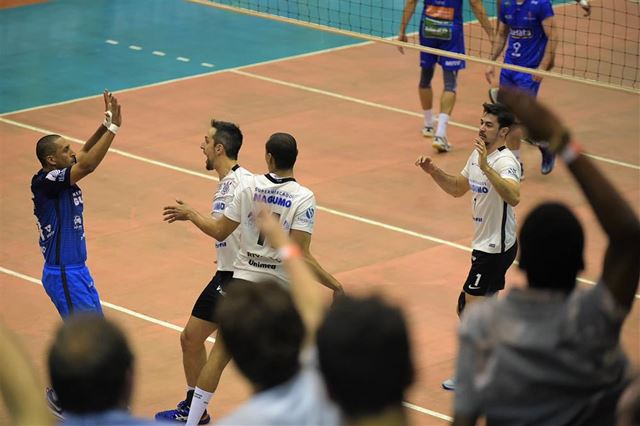 Corinthians-Guarulhos está bem perto da final do Paulista de Vôlei