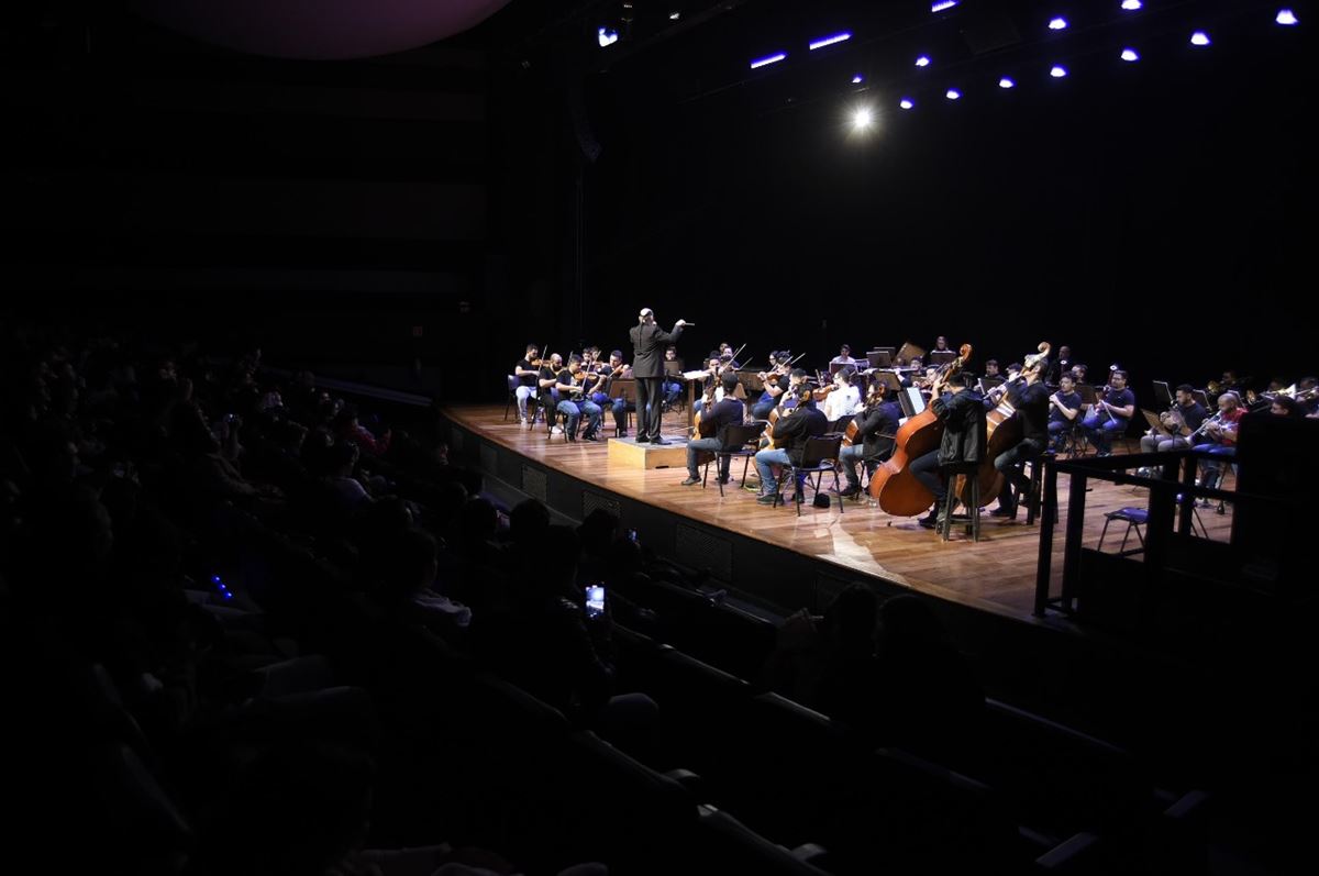 Orquestra Gru Sinfônica encanta público em concerto com músicas de filmes e desenhos