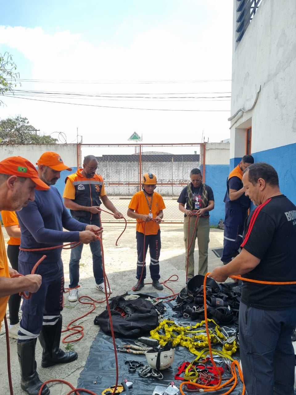 Defesa Civil realiza treinamento de trabalhos em altura para reforçar segurança nas operações