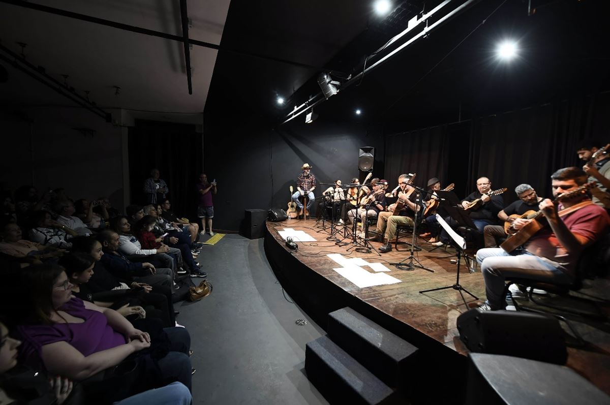 Grupo Seresta na Roça reúne mais de 130 pessoas em show de música caipira