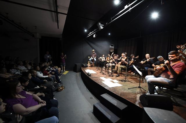 Grupo Seresta na Roça reúne mais de 130 pessoas em show de música caipira