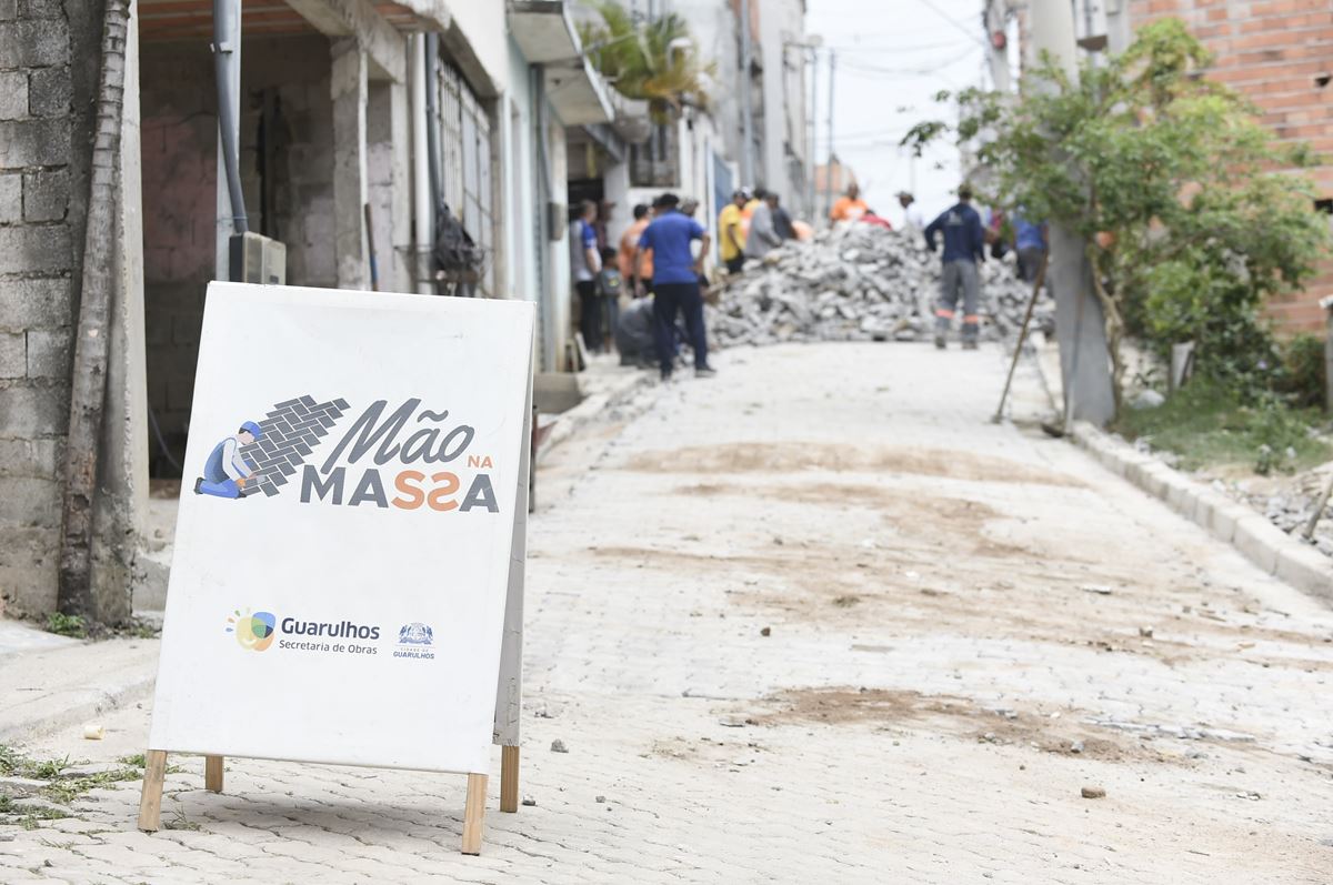 Mão na Massa avança em Guarulhos e entrega 23 ruas pavimentadas à população