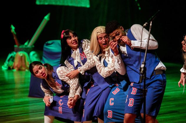 Espetáculo de comédia infantil encanta público no Teatro Adamastor