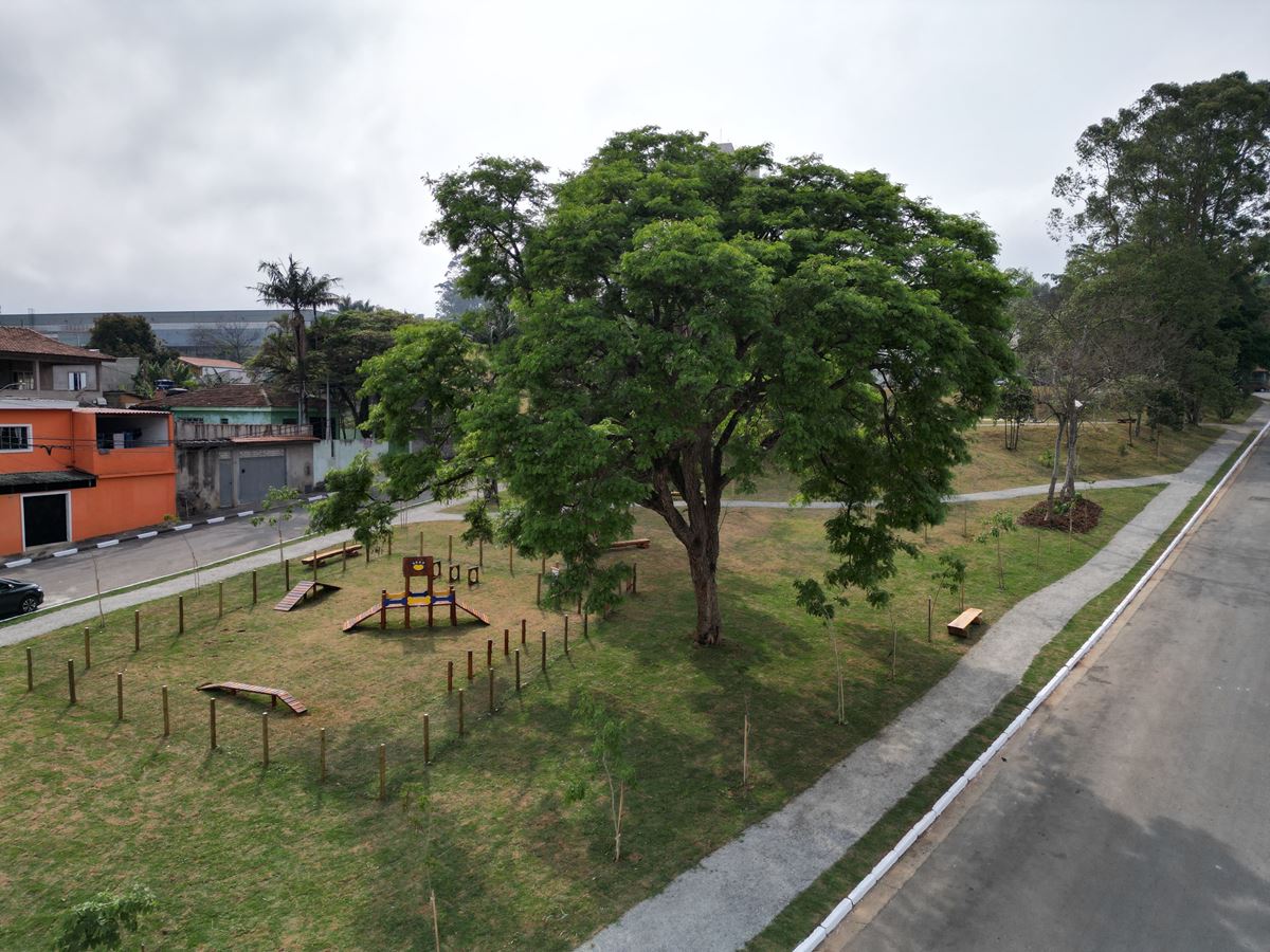Prefeitura entrega praça no Bonsucesso com novas áreas de lazer à população
