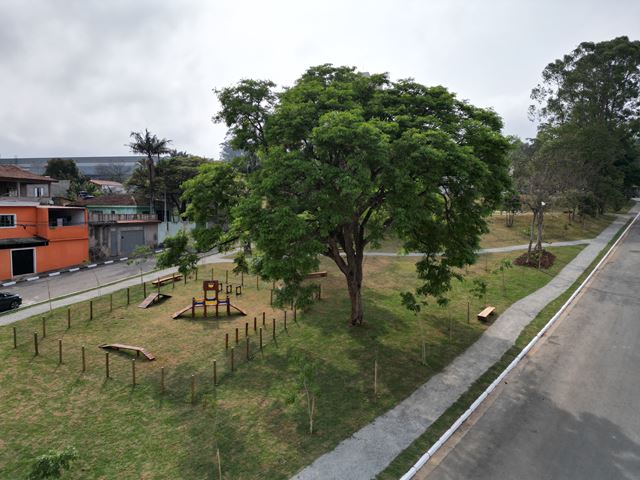 Prefeitura entrega praça no Bonsucesso com novas áreas de lazer à população