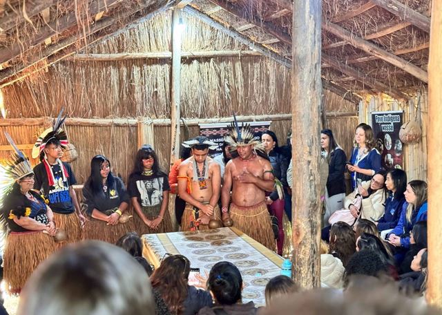 Educadores da rede municipal vivenciam cultura indígena com o povo Wassú
