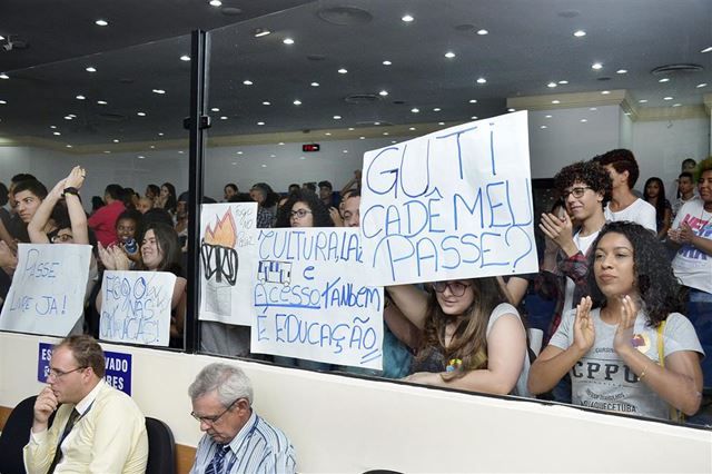 Vereadores rejeitam projeto de Passe Livre estudantil