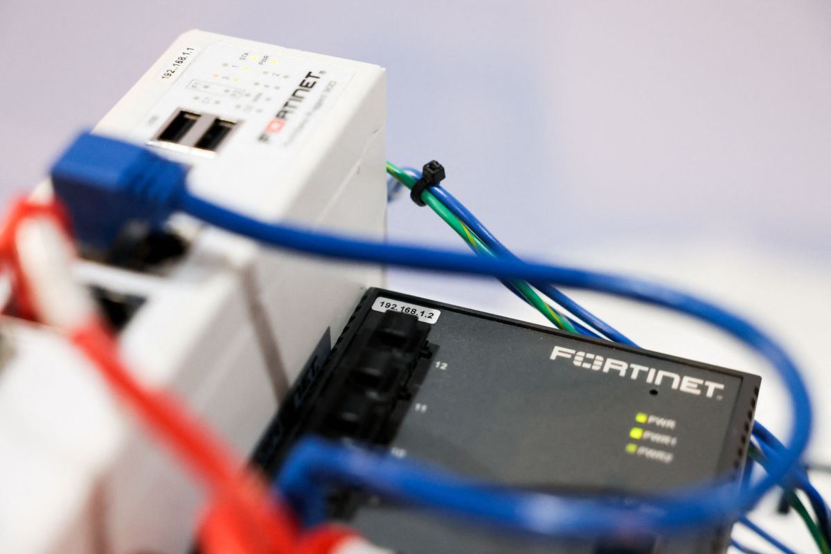 Cibercriminosos supostamente hackearam dezenas de milhares de firewalls do Fortinet usados por grandes empresas em todo o mundo