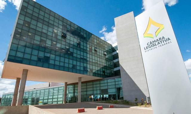 Deputados Distritais do DF extinguem jornada 6x1 de terceirizados