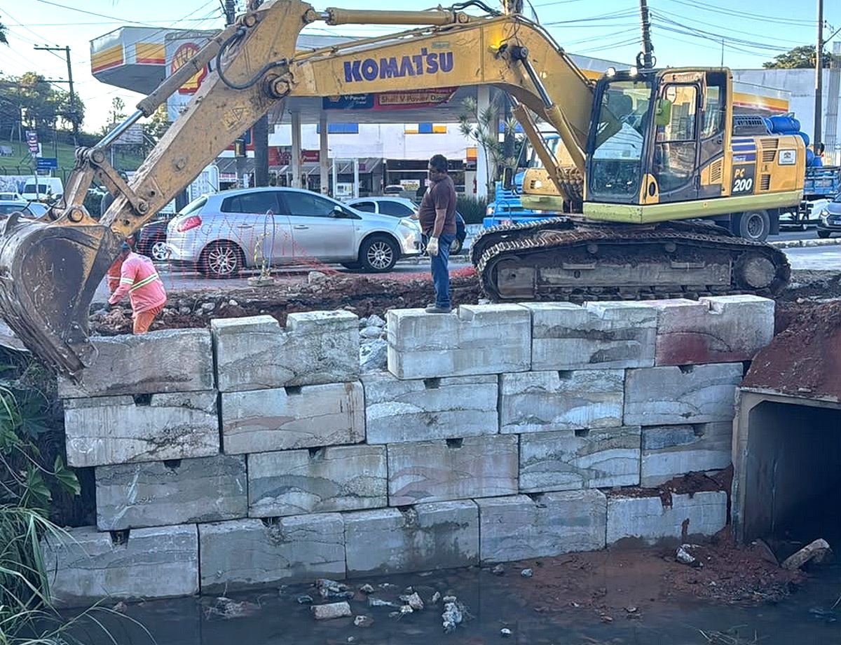 Prefeitura promove obra emergencial em muro de gabião no Pimentas