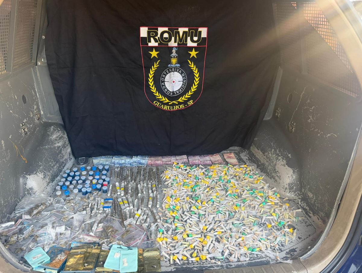 GCM recupera moto furtada e apreende adolescente com 1.300 drogas em Guarulhos