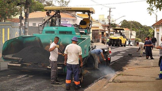 Proguaru finaliza pavimentação de via que recebeu o cimento verde