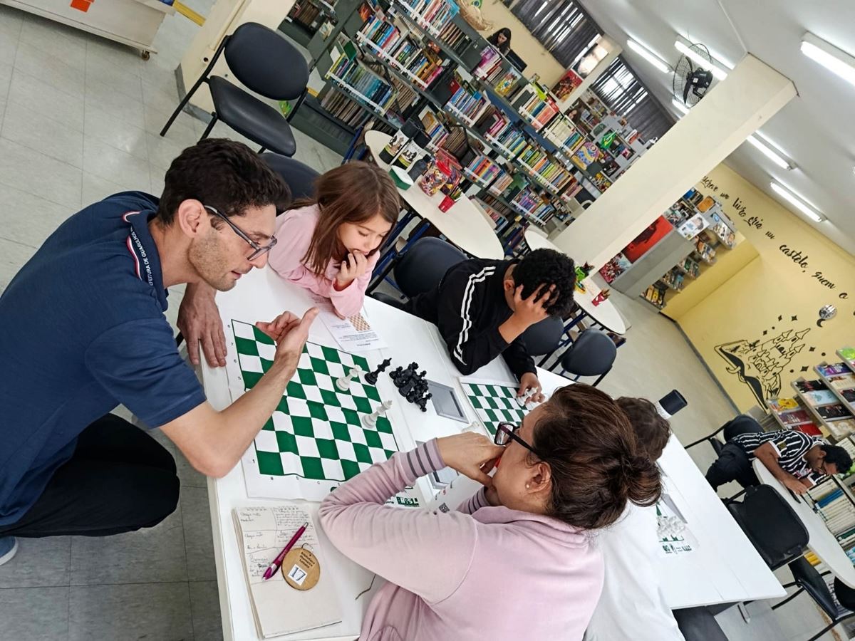 Bibliotecas municipais oferecem oficina gratuita de xadrez para iniciantes em julho