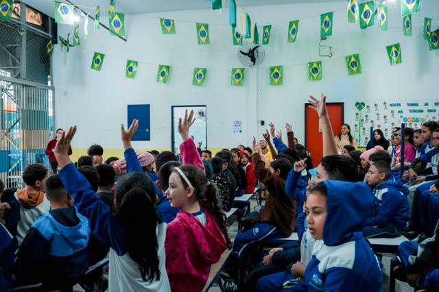 Estudantes da EPG Amador Bueno comandam podcast e recebem especialista para falar sobre bullying