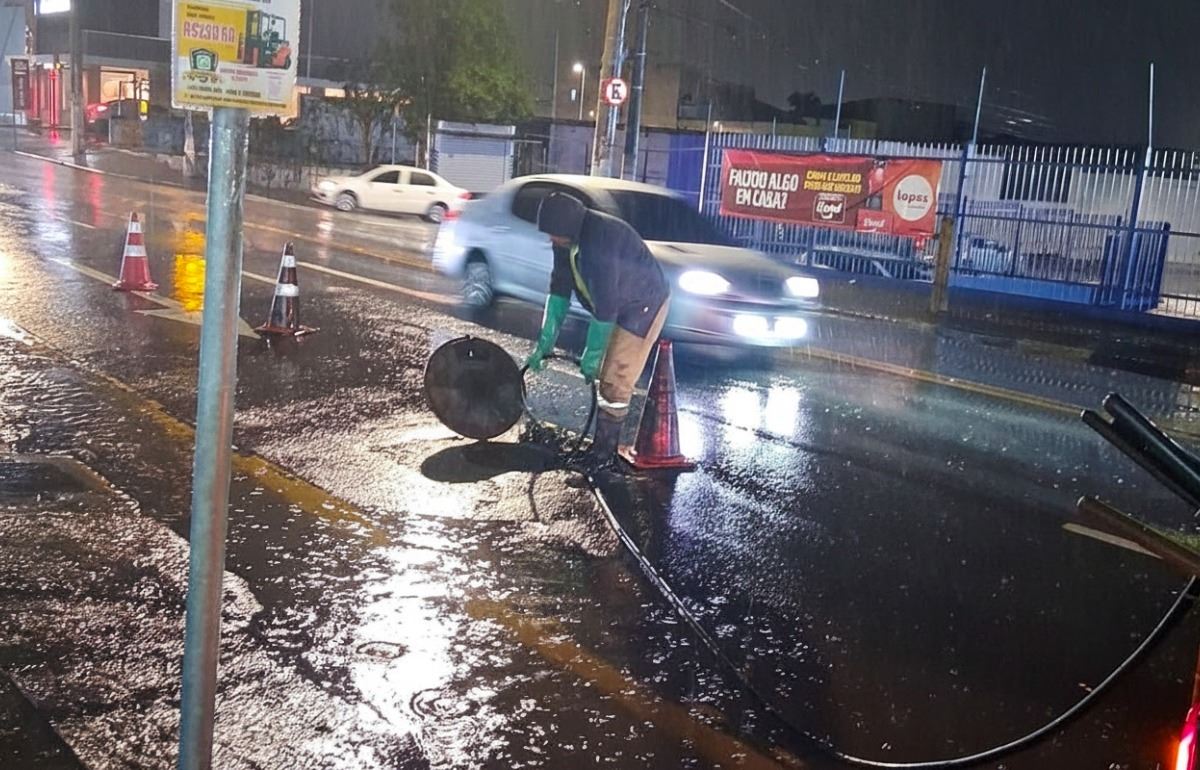 Prefeitura promove limpeza de sistema de drenagem no Cidade Parque São Luiz