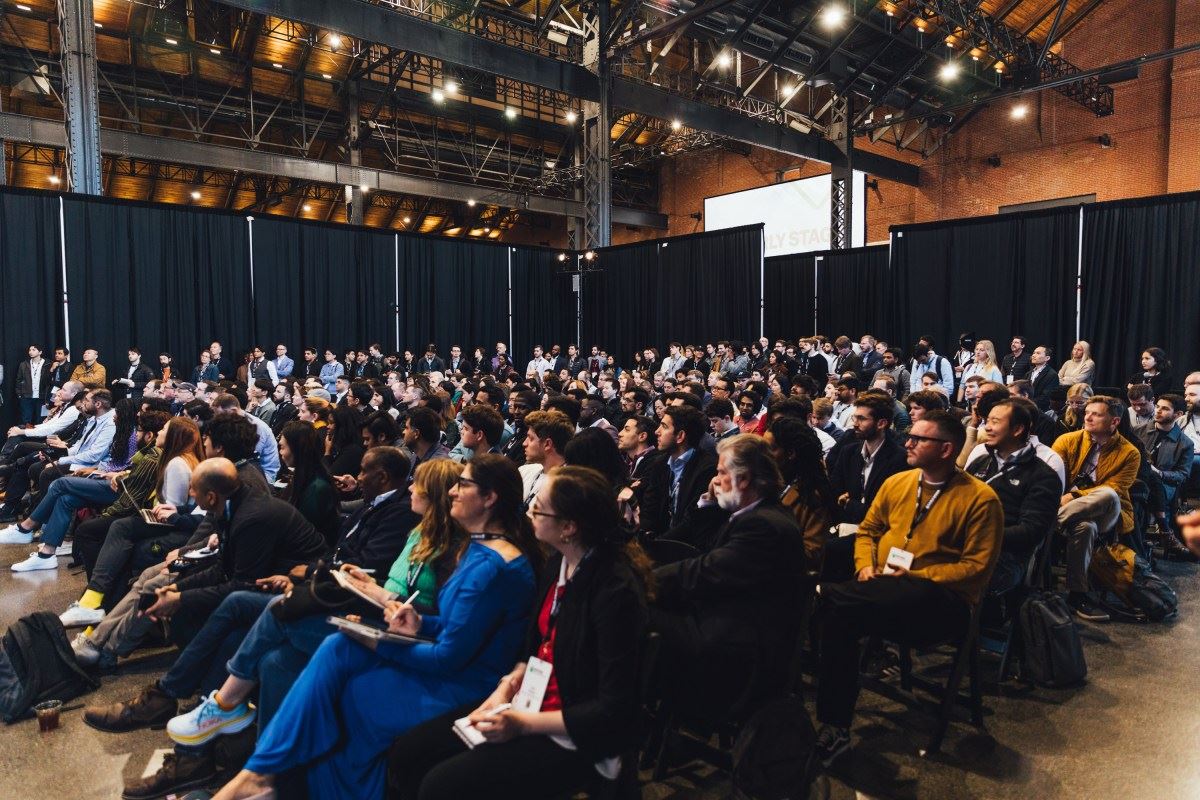 A promoção de inscrição antecipada para o TechCrunch Founder Summit termina hoje à noite