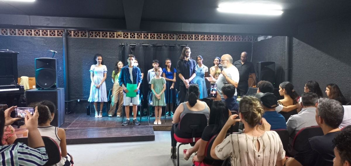 Alunos do Conservatório Municipal de Artes apresentam recital gratuito de solos e música de câmara