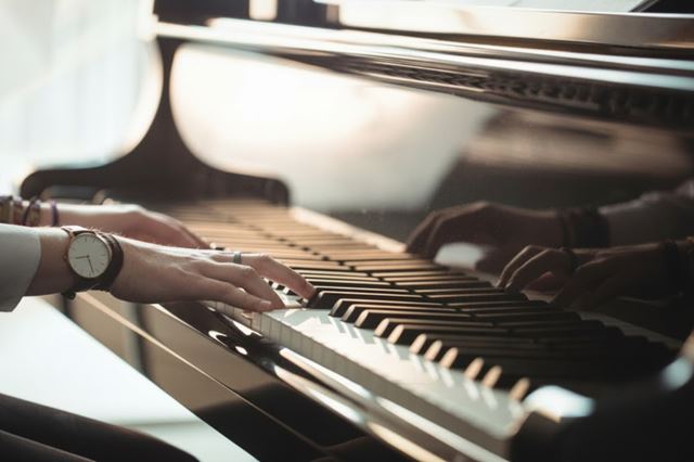 Conservatório Municipal celebra formatura de alunos de piano na Biblioteca Monteiro Lobato