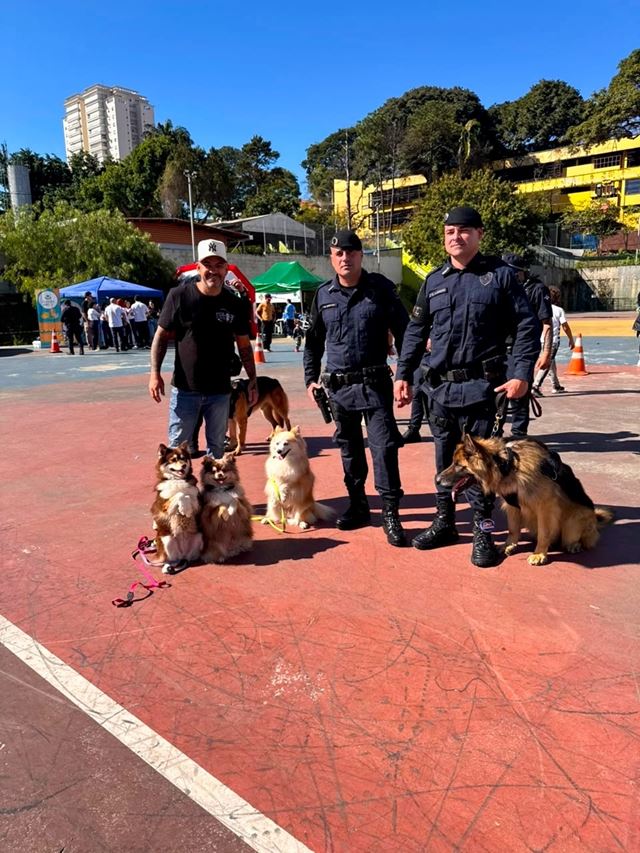 GCM fortalece vínculo com a população em cãominhada na Vila Galvão
