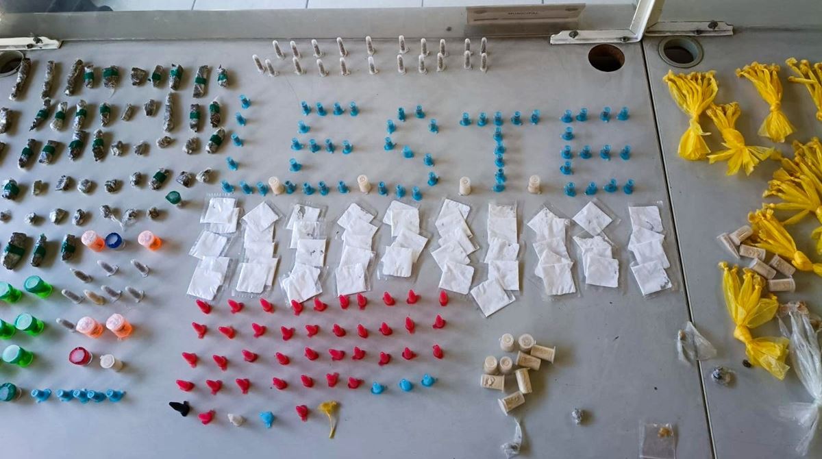 GCM prende traficantes, apreende quase 4 kg de drogas e recupera veículos furtados