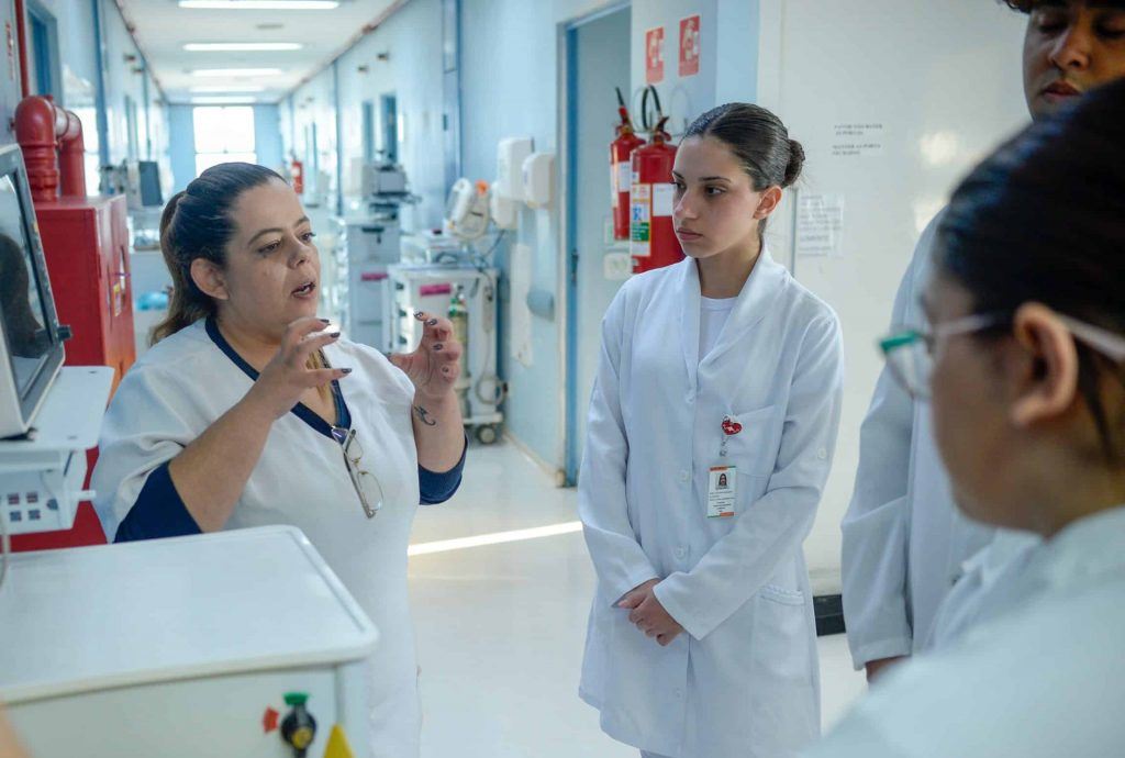Em ação inédita em SP, alunos do curso técnico de enfermagem farão estágio e receberão bolsa de R$ 729,98