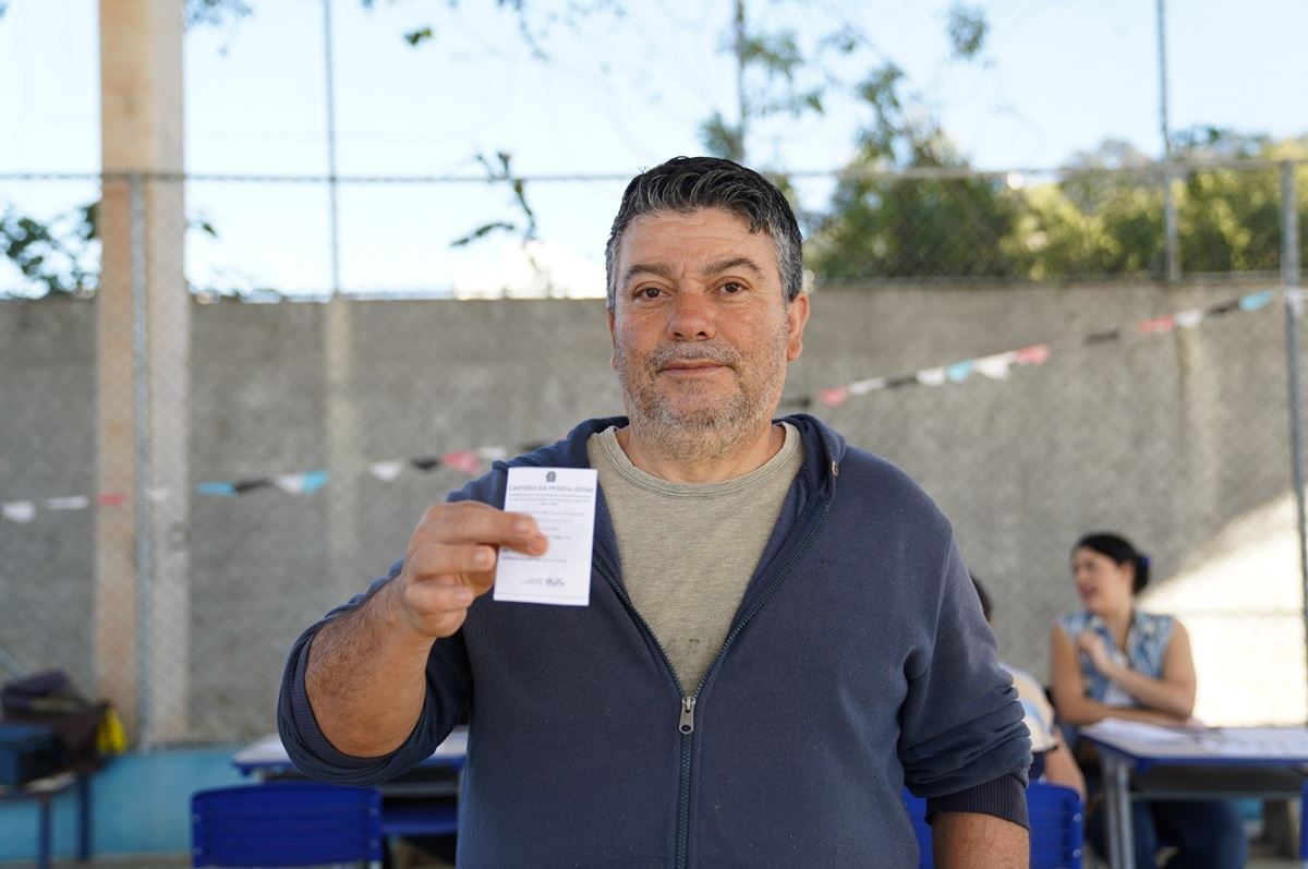 Idosos recebem carteira que garante descontos no valor de passagens interestaduais