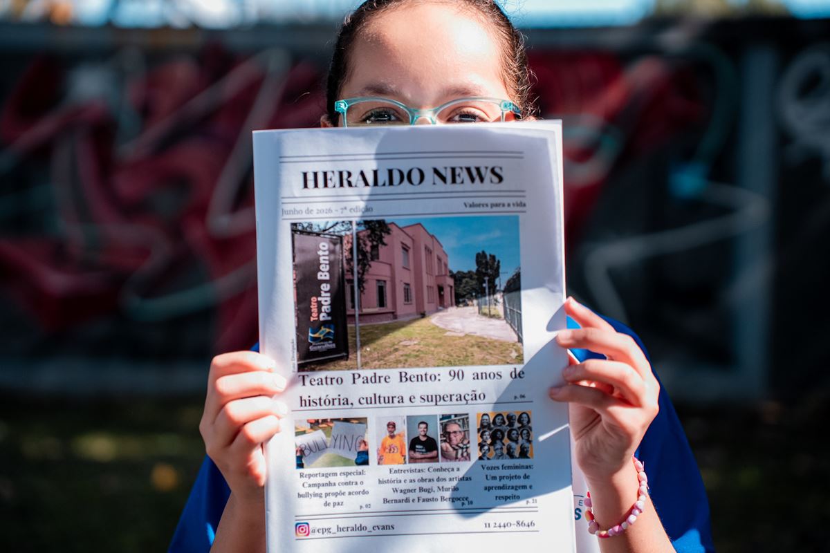 Distribuição de jornal estudantil no Jardim Tranquilidade mobiliza estudantes e familiares