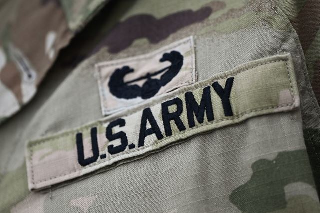 Hacktivistas criticam Trump ao invadir e vandalizar sites do Exército dos EUA