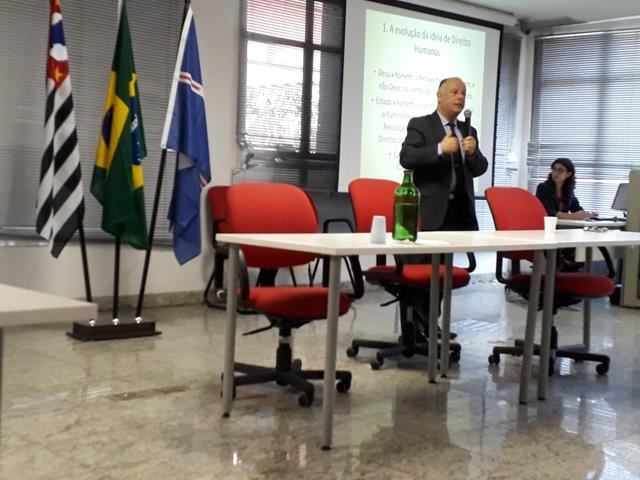 Direitos Humanos é tema de palestra para servidores