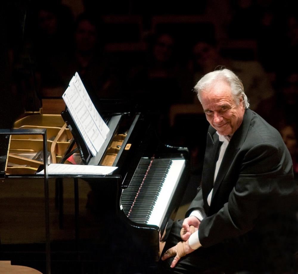 Orquestra Jovem de Guarulhos e o maestro João Carlos Martins, no Adamastor