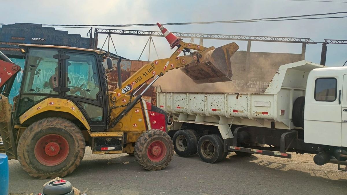 Descarte irregular é removido em vias da região de Cumbica e da Vila Rio