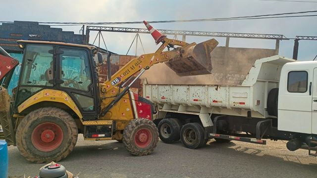 Descarte irregular é removido em vias da região de Cumbica e da Vila Rio