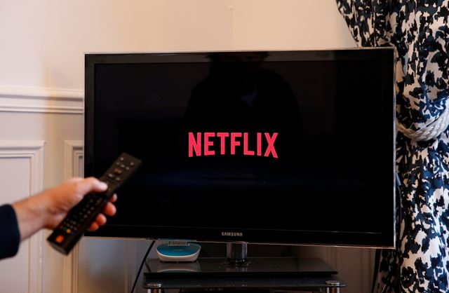 A Netflix pode estar planejando canais de TV ao vivo sempre ligados