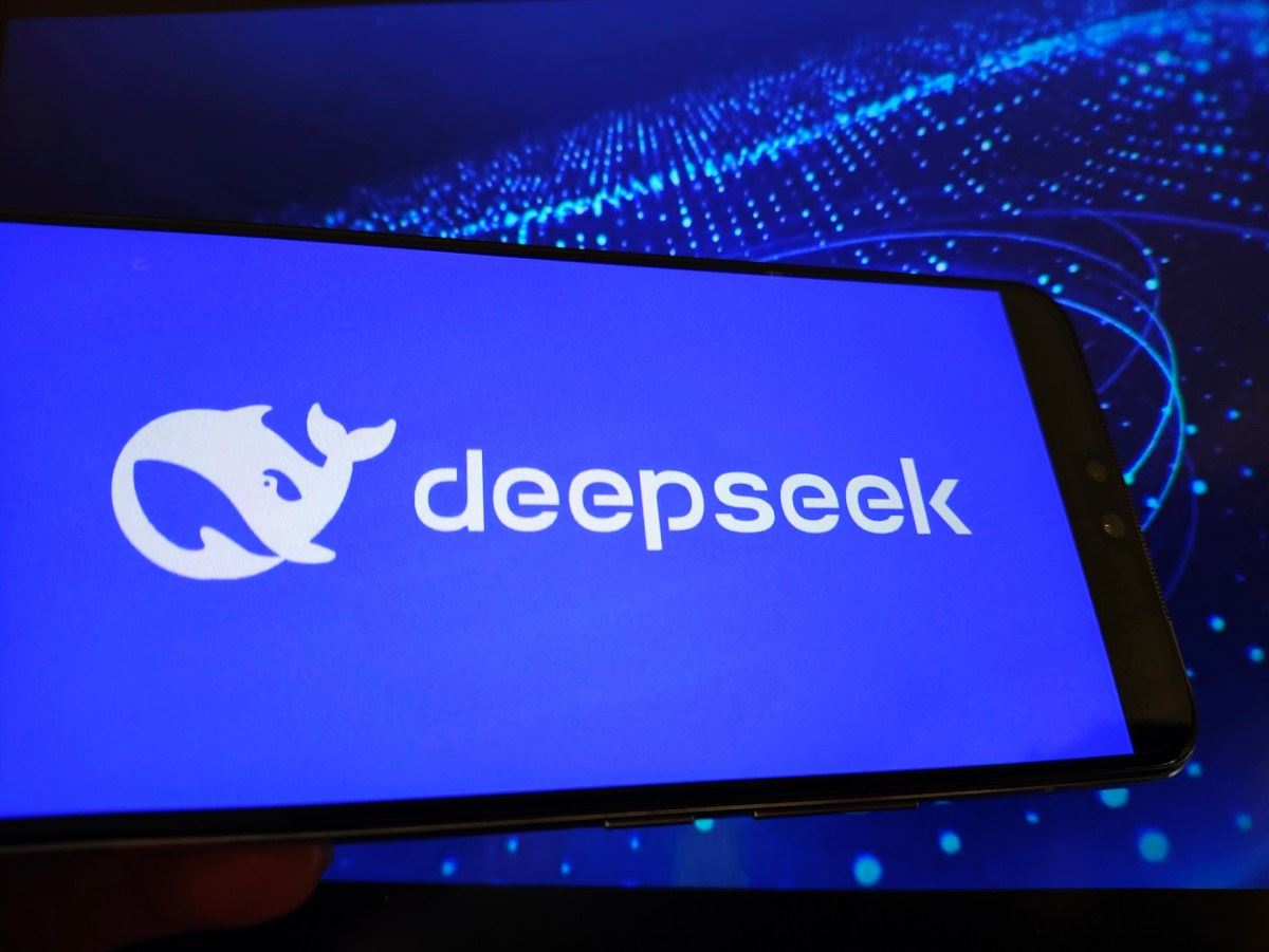 DeepSeek estaria em negociações para captar US$ 1,5 bilhão e, em seguida, fazer IPO