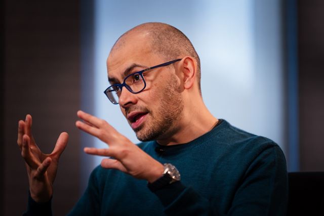 CEO da DeepMind pede órgão de padrões independente para regulamentar IA de fronteira