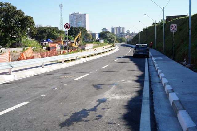 Prefeitura entrega nova avenida que vai desafogar o trânsito na região do Parque Renato Maia